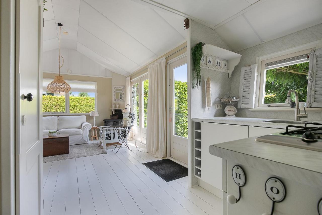 Beautiful 6-Person Chalet With Finnish Wood-Fired Sauna Tzummarum Exteriör bild